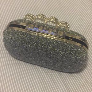 KNUCKLE PURSE SILVER